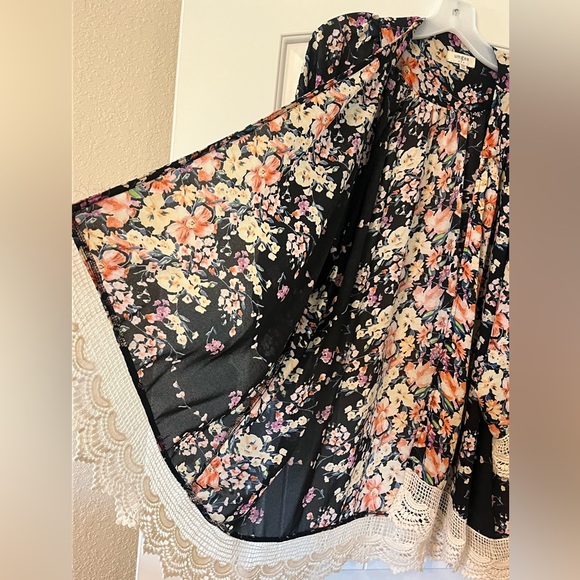Size small/ medium - Umgee black boho floral open-front kimono cardigan lace - Picture 3 of 6